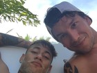 Neymar curte dia de sol ao lado de amigo e publica foto na web