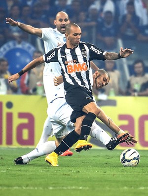 Diego Tardelli, Cruzeiro X Atlético-mg (Foto: Gustavo Andrade)