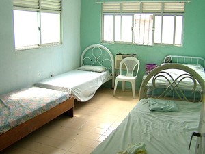 Segundo o delegado Gilmar Rodrigues, asilo não possuía camas para todos os idosos (Foto: Reprodução/TV Globo)