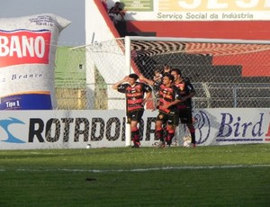 Guaraju venceu com belo gol de Netinho (Foto: Michel Dantas/Agência Miséria)