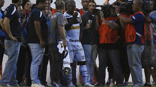 Seedorf expulsão, Madureira x Botafogo (Foto: Alexandre Brum/Agência Estado)