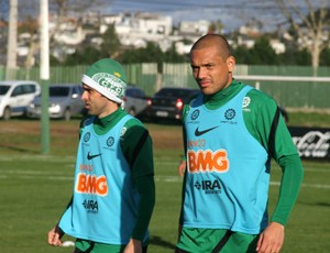 Marcel e Lincoln no treino do Coritiba (Foto: Gabriel Hamilko / GloboEsporte.com)