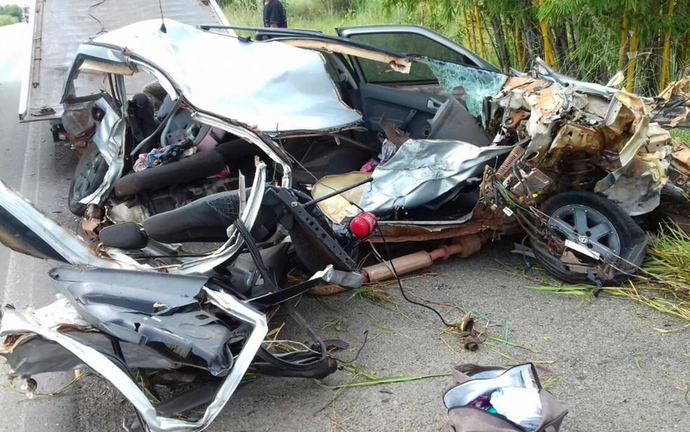 Mãe, de 26 anos, e filho, de 4 meses, morrem após acidente na BR-153 em Campinorte  (Foto: Divulgação/PRF)