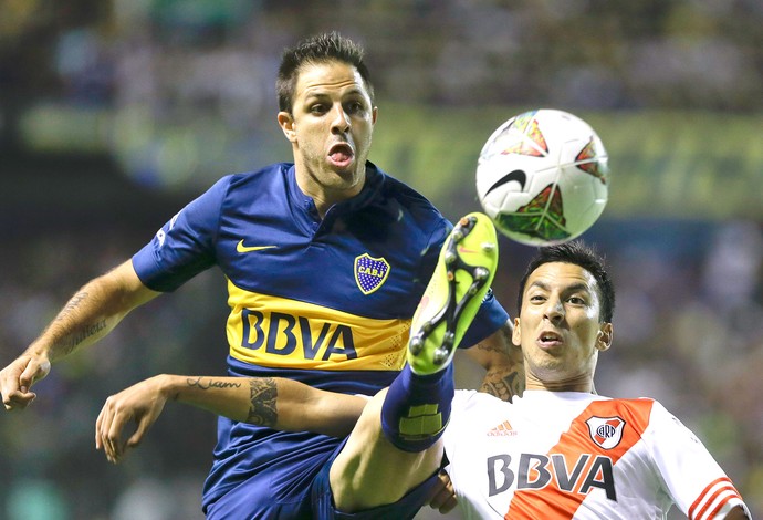 Juan Manuel Martinez e Vangioni, Boca Juniors X River Plate (Foto: Agência AP )