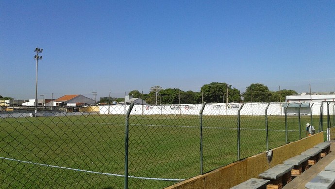 Estádio Presidente Eurico Gaspar Dutra "Dutrinha" (Foto: Christian Guimarães)