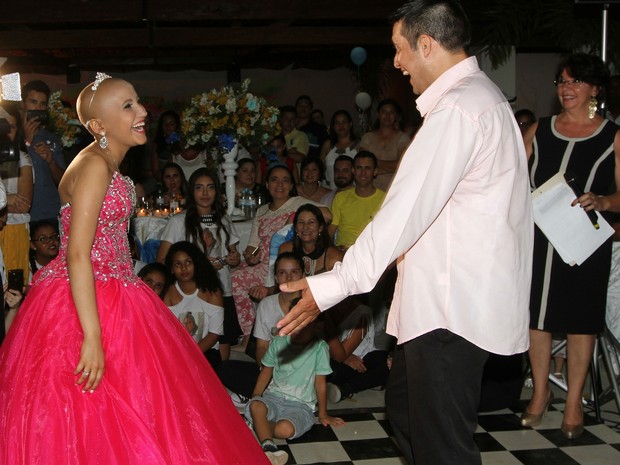 Festa teve direito a valsa e vestido de princesa (Foto: Juca Ferreira) Festa teve direito a valsa e vestido de princesa (Foto: Juca Ferreira)