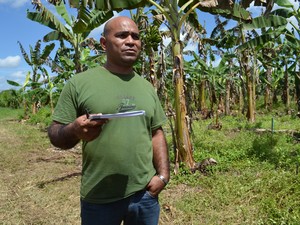 Marivaldo da Silva já tem uma área em Saint-George para cultivar açaí, mandioca e criar tamuatá (Foto: Maiara Pires/G1)