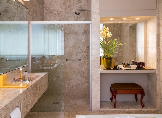 apartamento-diptico-banheiro-marmore (Foto: Evelyn Müller/Editora Globo)