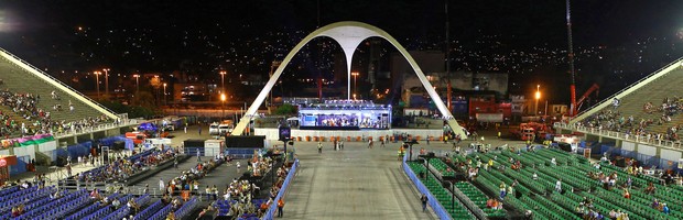 Sambódromo do Rio recebe as primeiras escolas da Série A nesta sexta-feira (Sambódromo do Rio recebe as primeiras escolas da Série A (Sambódromo recebe últimos retoques (Rodrigo Gorosito/G1)))