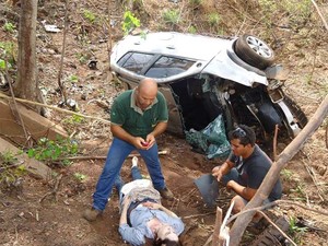 Neves conta que precisou quebrar o vidro do carro para resgatar Magna (Foto: Airton Neves/Divulgação)