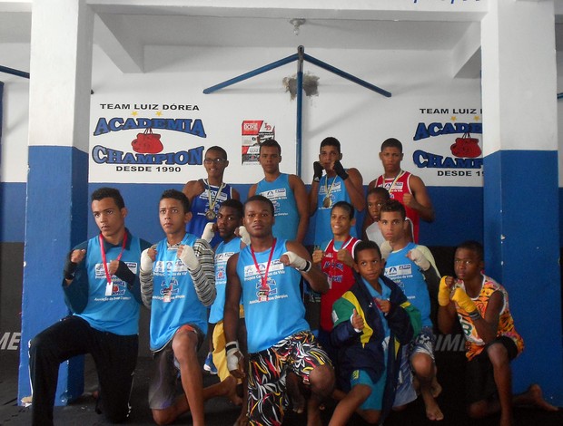 Meninos do projeto de boxe da academia Champion, de Luiz Dorea (Foto: Raphael Carneiro)
