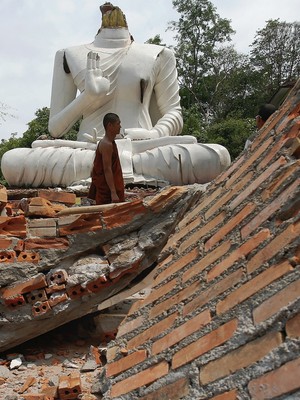 Terremoto mata idosa na Tailândia (Athit Perawongmetha/Reuters)