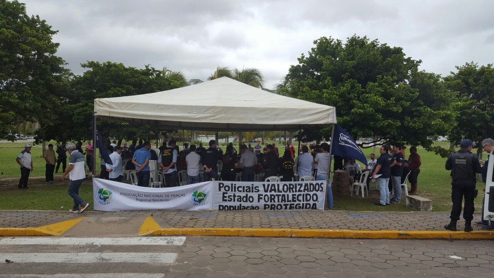 Sindicatos da Segurança Pública fazem protesto em frente à Governadoria do RN (Foto: Divulgação/ Sinpol)
