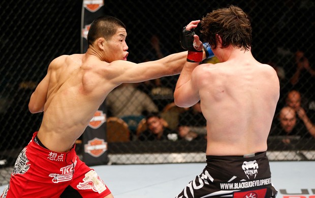 UFC 173 David Michaud e Li Jingliang (Foto: Agência Getty Images)