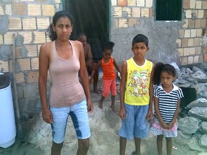 Leiliane Custino da Silva, mãe da menina que morreu após picada de escorpião em Eunápolis (Foto: Jackson Domiciano / agazetabahia.com)