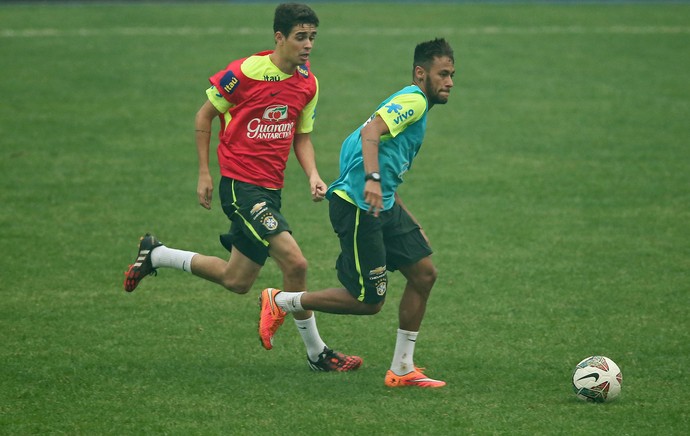 neymar oscar treino seleção brasileira (Foto: Mowa Press)