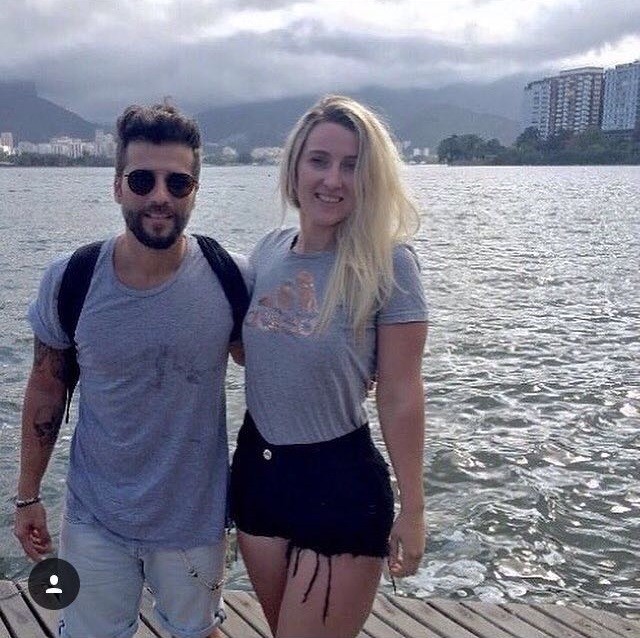 Bruno Gagliasso e fã posando na Lagoa (Foto: Reprodução / Instagram)