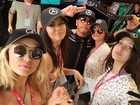 Gigi Hadid apresenta Lewis Hamilton às amigas