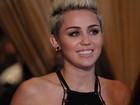 Miley Cyrus nega saída com Nick Jonas: 'Não vejo há anos'