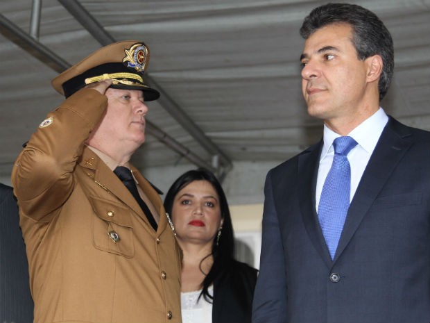 Coronel César Vinicius Kogut e Beto Richa (Foto: Orlando Kissner/Agência Estadual de Notícias/Divulgação)