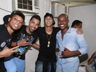 Depois de ganhar jogo com o Santos, Neymar confere show de Thiaguinho