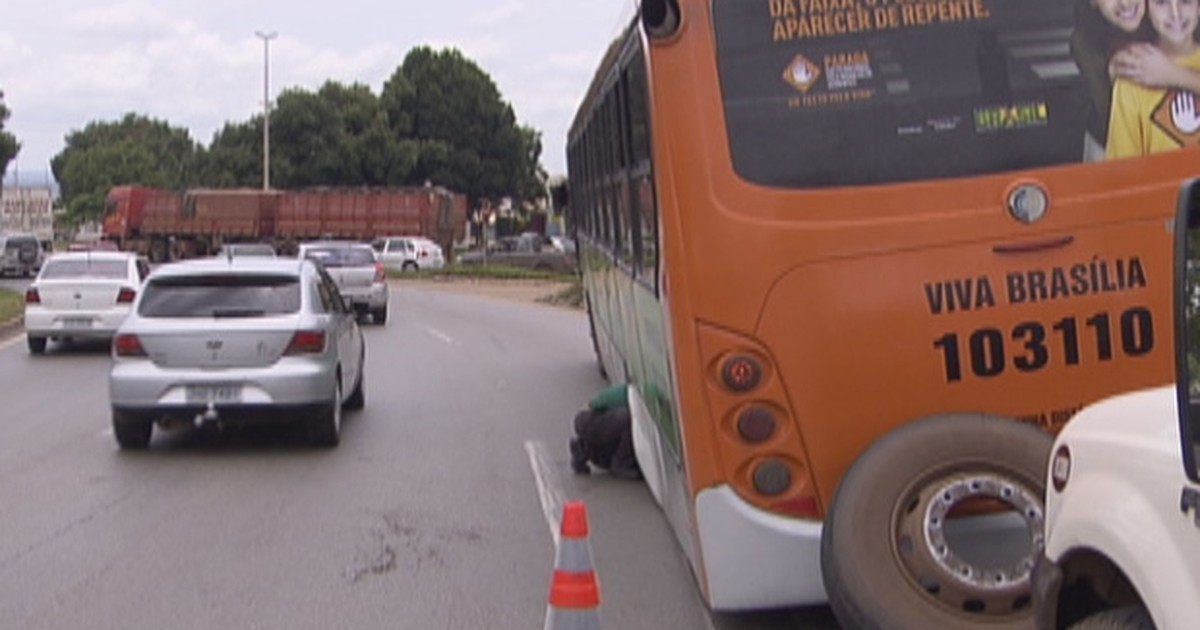 G Nibus Perde Duas Rodas Durante Viagem No Distrito Federal