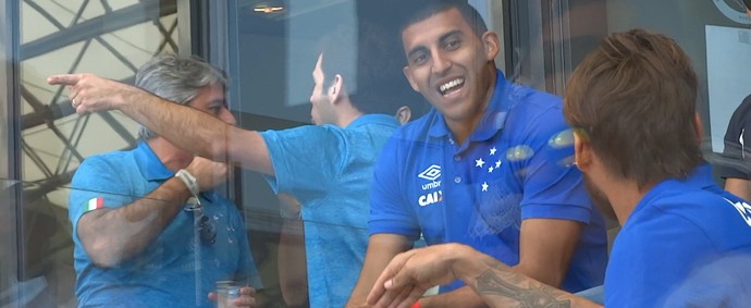 Desde de que foram apresentados, Ábila e Sobis se aproximaram no Cruzeiro (Foto: Maurício Paulucci)