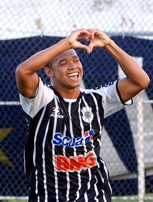 Juca, atacante do Serra (com a camisa do Rio Branco-ES) (Foto: Arquivo/Cedoc/A Gazeta)