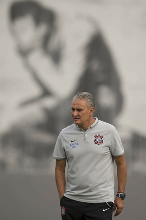 Tite diz que não queria enfrentar Sheik e abre as portas para Pato em 2016