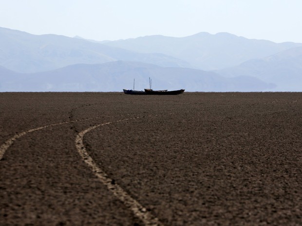 Mau uso da água também contribuiu para desaparecimento do lago (Foto: Reuters/David Mercado)