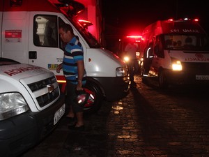 Ambulâncias chegavam, mas pacientes não eram recebidos no HUT (Foto: Patrícia Andrade/G1)