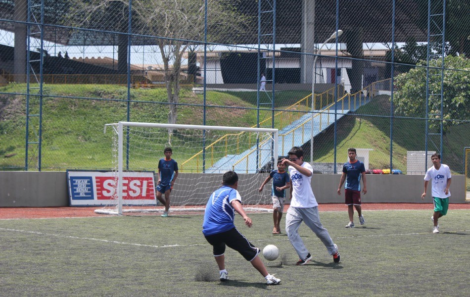 Programação contou com partidas de futebol society (Foto: Katiúscia Monteiro/ Rede Amazônica)