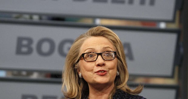 A secretária de Estado dos EUA, Hillary Clinton, dá entrevista nesta terça-feira (28) em Washington (Foto: AFP)