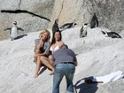 Após ser atacada por leão-marinho, Shakira posa com pinguins