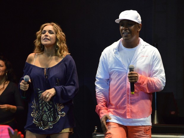 Márcio Victor e Daniela Mercury em show em Salvador, na Bahia (Foto: Felipe Souto Maior/ Ag. News)