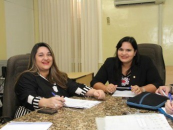 Aline Mariano (PSDB) ao lado da Missionária Michele Collins (PP). (Foto: Agnaldo Leonel/divulgação)