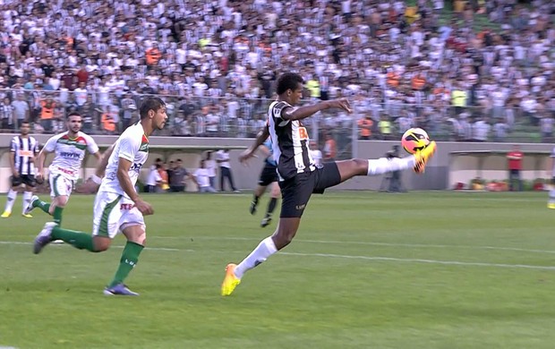 Atacante Jô, do Atlético-MG (Foto: Reprodução / Premiere FC)