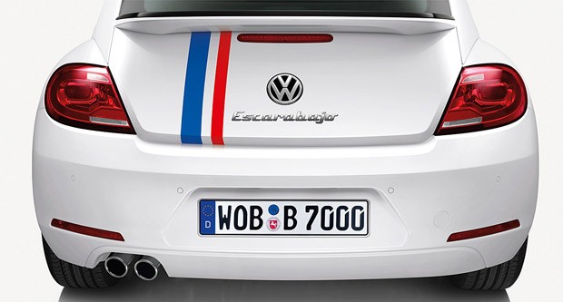 VW Beetle ou 'Escarabajo' ganhou listras azuis e vermelhas e o número '53' (Foto: Divulgação)