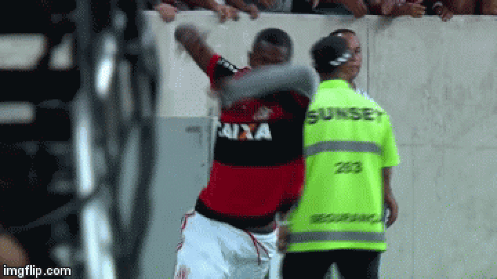 Vinicius Junior é chamado para entrar contra o Atlético Mineiro (Foto: GloboEsporte.com)
