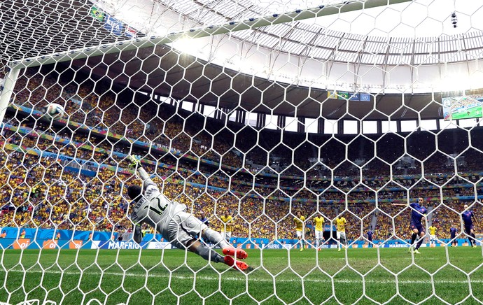 Julio Cesar gol jogo Brasil x Holanda (Foto: Ap) Julio Cesar gol jogo Brasil x Holanda (Foto: Ap)