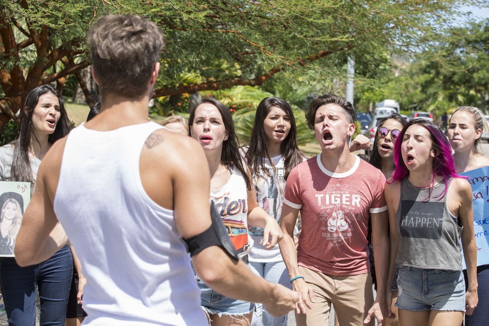 Jaiminho, um dos fãs mais fervorosos de Léo, questiona o cantor (Foto: Felipe Monteiro / Gshow)