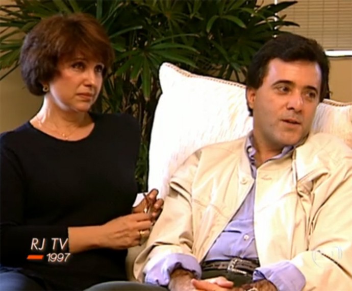 Tony Ramos revê entrevista de 1997 ao lado da esposa (Foto: Estrelas / TV Globo)