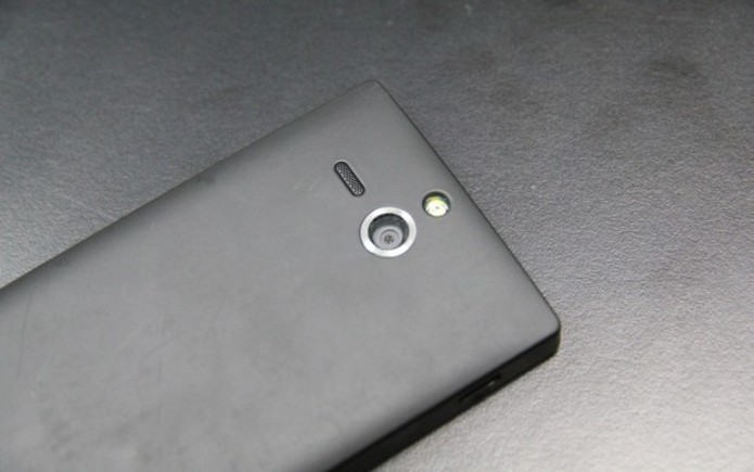 Xperia U possui câmera de 5 megapixels e flash LED (Foto: TechTudo) Xperia U possui câmera de 5 megapixels e flash LED (Foto: TechTudo)