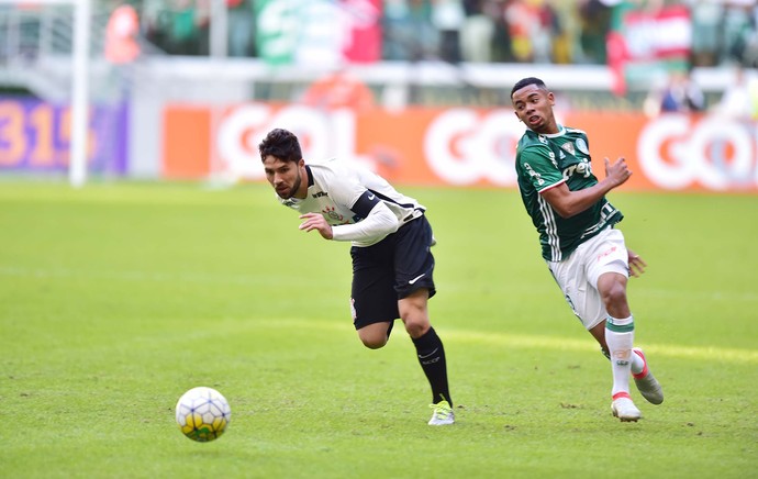 Felipe confirma saída do Corinthians e se despede com choro no vestiário