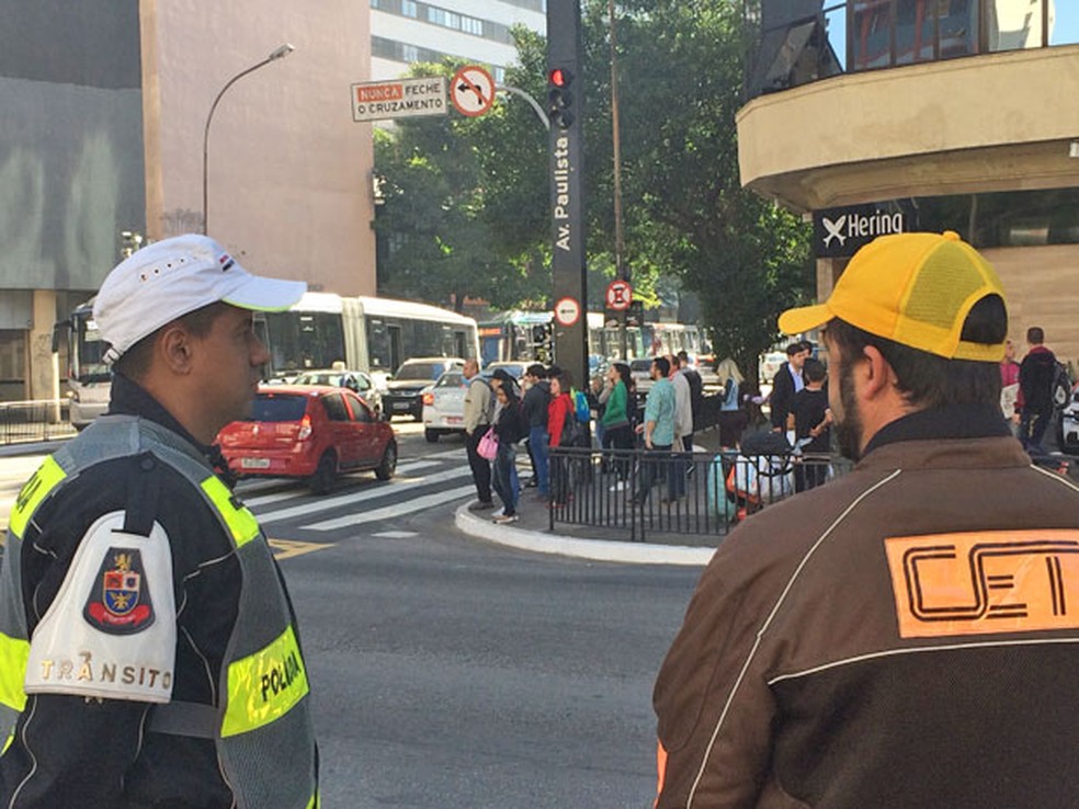 Policial militar de trânsito e agente da CET (Foto: Kleber Tomaz/G1)