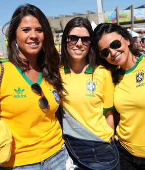 FOTOS: Mineirão recebe 'seleção'
 de musas para Brasil x Chile (Mateus Baranowski/G1)