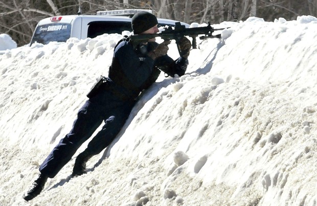 Polcia de Norridgewock chegou a montar operao especial com policiais fortemente armados aps mal entendido (Foto: Morning Sentinel, David Leaming/AP)