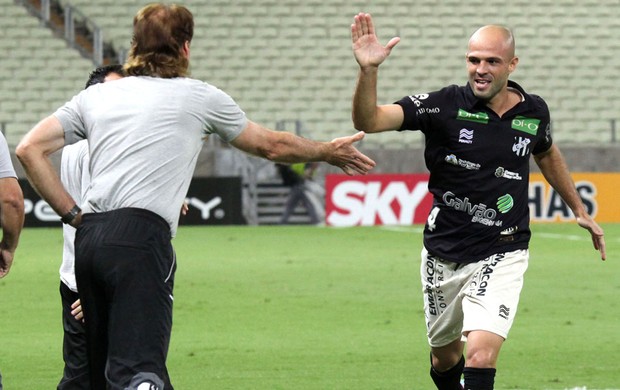 Anderson comemora gol do Ceará contra a Chapecoense (Foto: Lc Moreira / Futura Press)
