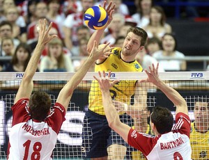Éder vôlei Brasil contra Polônia (Foto: EFE) Éder vôlei Brasil contra Polônia (Foto: EFE)