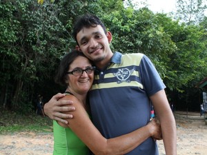 Renan Pinheiro e a Tia da Trufa na Ufam (Foto: Girlene Medeiros /G1 AM)